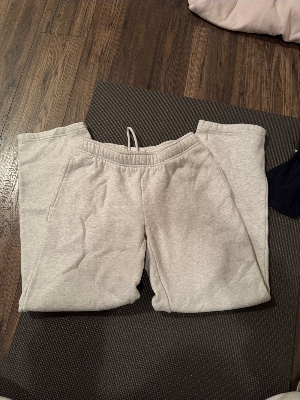 aritzia straight leg sweatpants